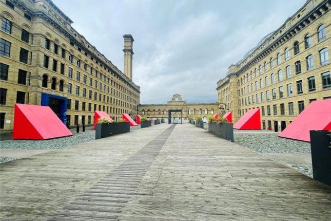 Lister Mills, 327, Silk Warehouse, Lilycroft Rd, Bd9 5bd Apartment